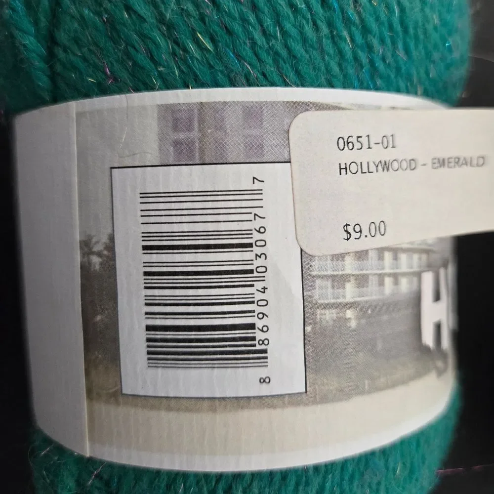 🎄🎄🎄 Cascade Yarns Hollywood Green Glittery Yarn 87% Superwash Wool